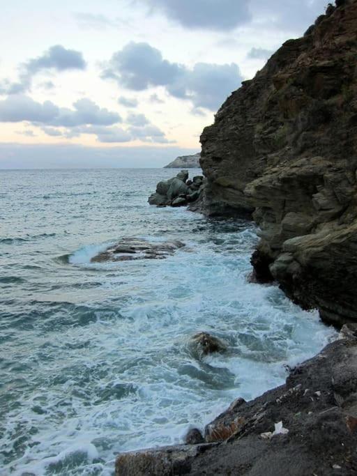 Lenico Beachfront Suites Agia Pelagia Екстериор снимка