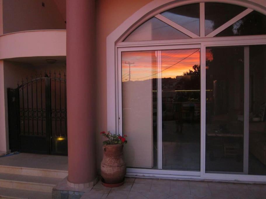 Lenico Beachfront Suites Agia Pelagia Екстериор снимка